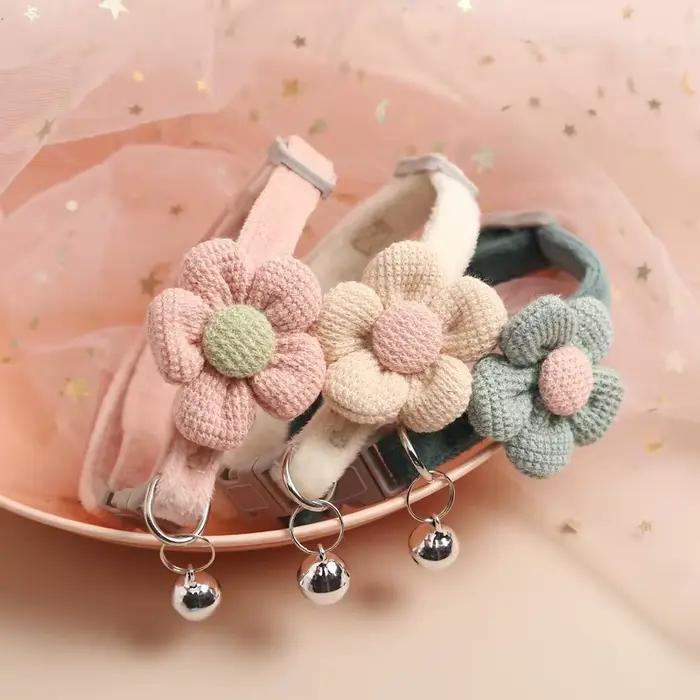 Collier pour chat avec fleur mignonne, boucle réglable, cloche, fournitures pour petits animaux de c