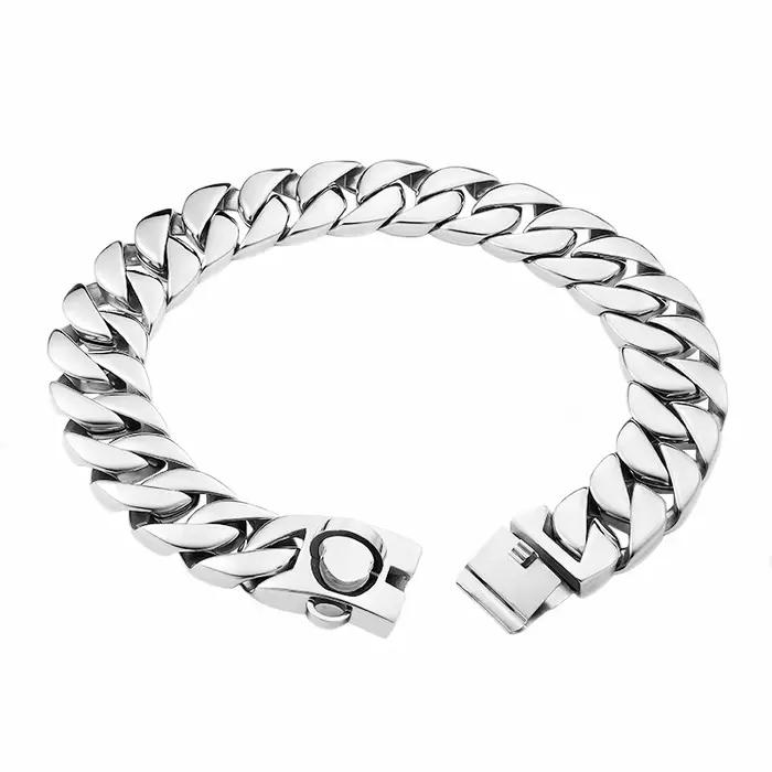 Grand collier doré pour chien