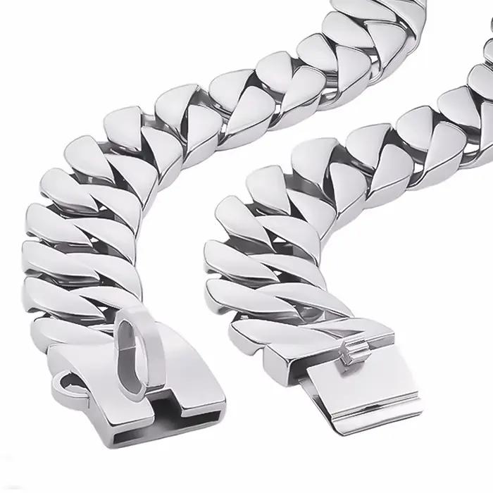 Grand collier doré pour chien