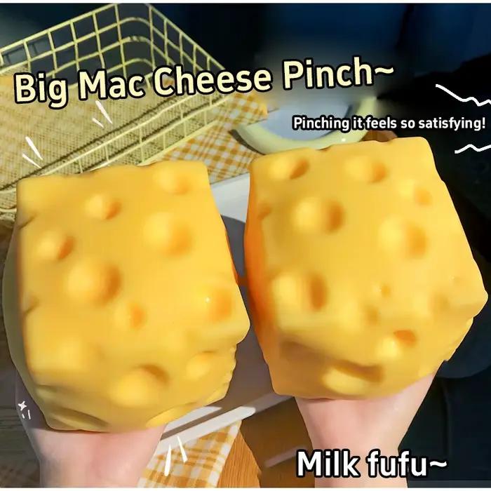Jouet géant en forme de fromage à presser