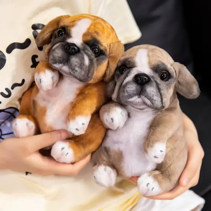Jouet en peluche réaliste pour chiot caniche assis