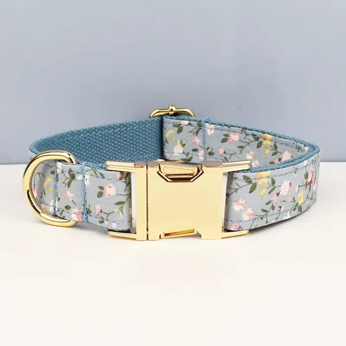 Collier de chien à fleurs gravé personnalisé