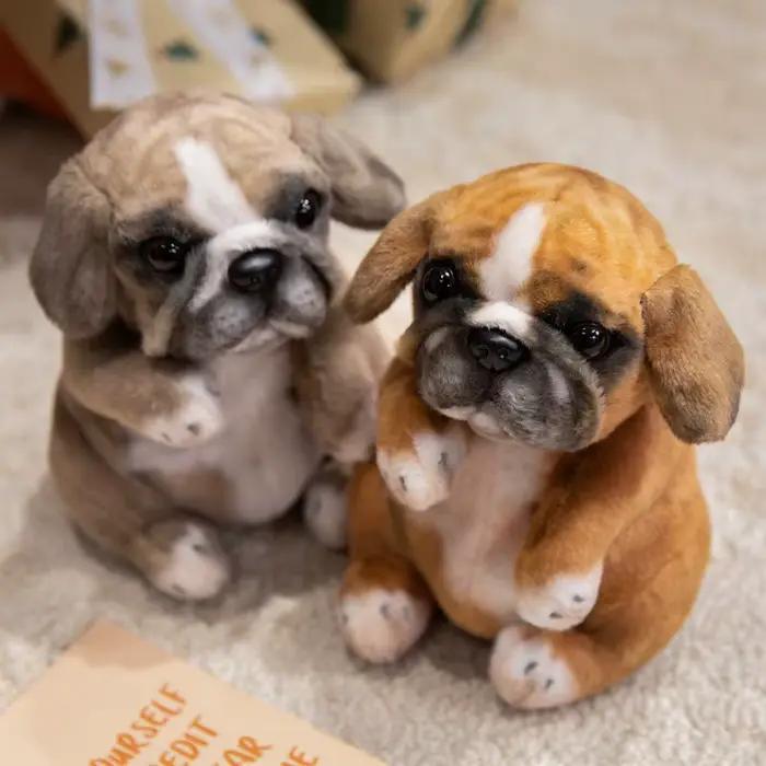 Jouet en peluche réaliste pour chiot caniche assis