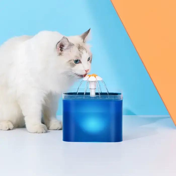 Fontaine d'eau automatique 2L pour chats et chiens, avec éclairage LED, distributeur d'eau USB pour