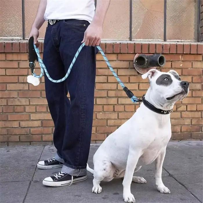 Laisse pour chien Casting avec poignée rembourrée confortable, ULde traction à double vitesse pour l