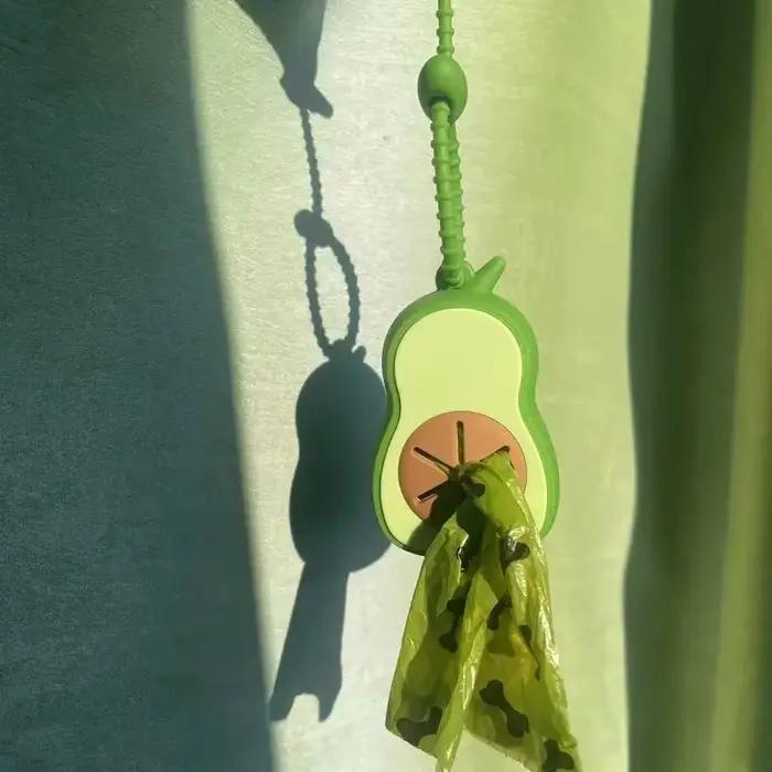 (1 avocat + 1 rouleau de sac poubelle) distributeur de sacs poubelles pour chien en forme d'avocat mignon Scooper