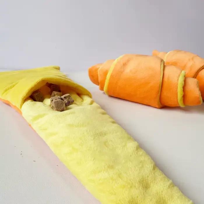 Jouet pour chien en peluche en forme de croissant pour chiens de petite à moyenne taille