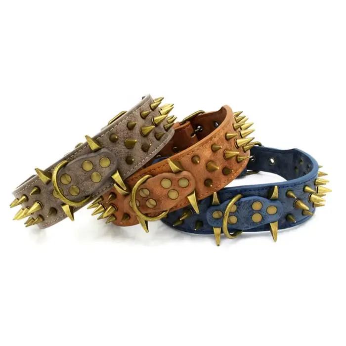 Collier de chien clouté à pointes avec grandes