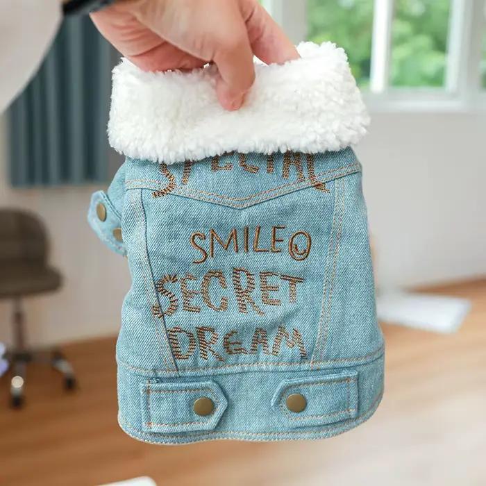 Veste en jean pour chien avec optique en fourrure