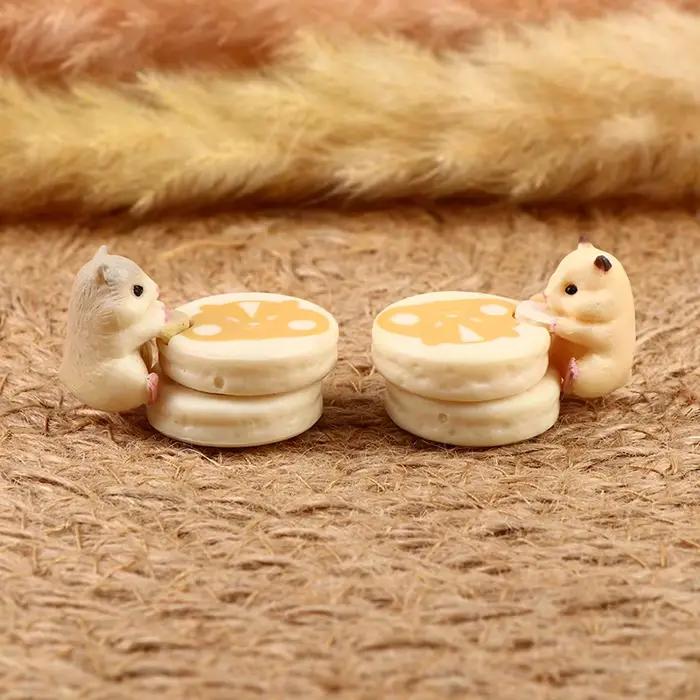 Mini figurines Hamster souris mangeant des Desserts