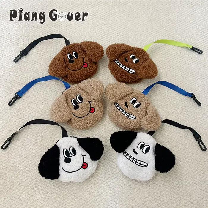 Distributeur de sacs poubelles en peluche pour chiot