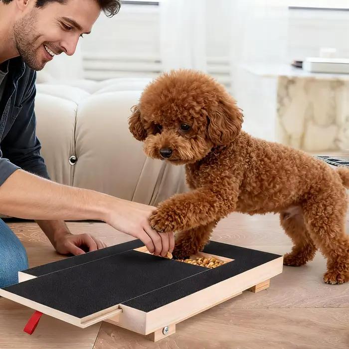 Grattoir en bois pour chiens avec boîte à friandises intégrée, plateau de coupe-griffes, surface en papier de verre à conception coulissante, jouet à gratter