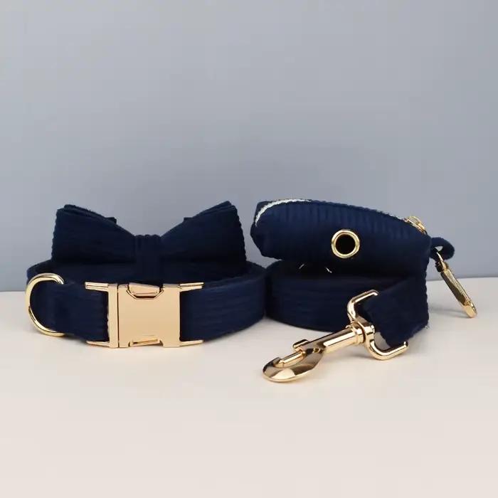 Ensemble collier et laisse pour chien en velours côtelé bleu violacé, plaque nominative gravée sur m