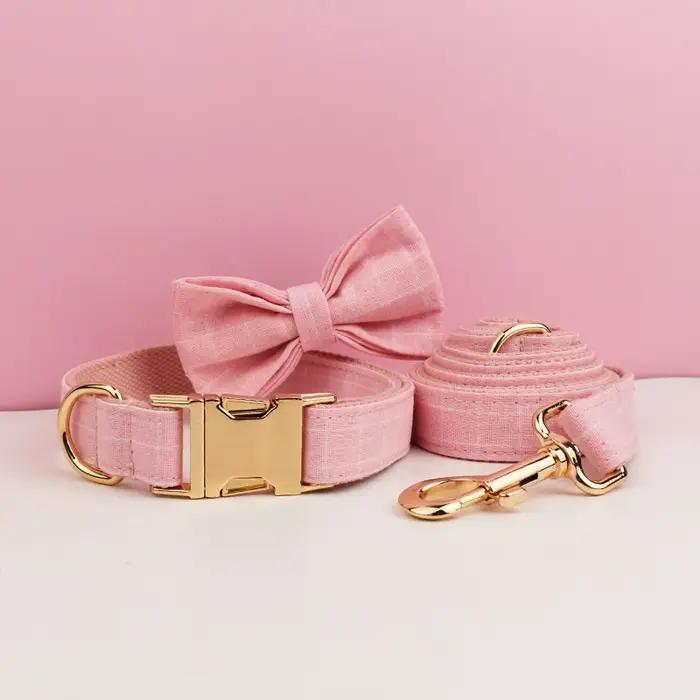 Collier de chien à carreaux de styliste avec nœud papillon