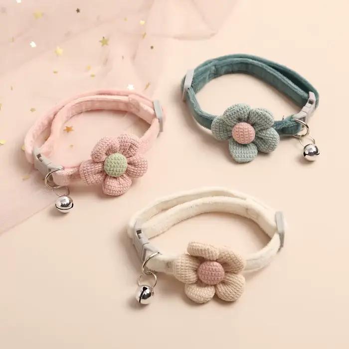 Collier pour chat avec fleur mignonne, boucle réglable, cloche, fournitures pour petits animaux de c