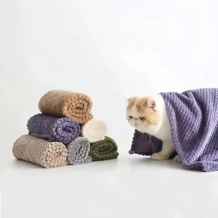 Couverture douce à carreaux pour animaux de compagnie