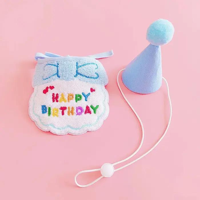 Rendez le spécial anniversaire de votre animal de compagnie avec ce adorable ensemble de chapeaux et bandana d'anniversa