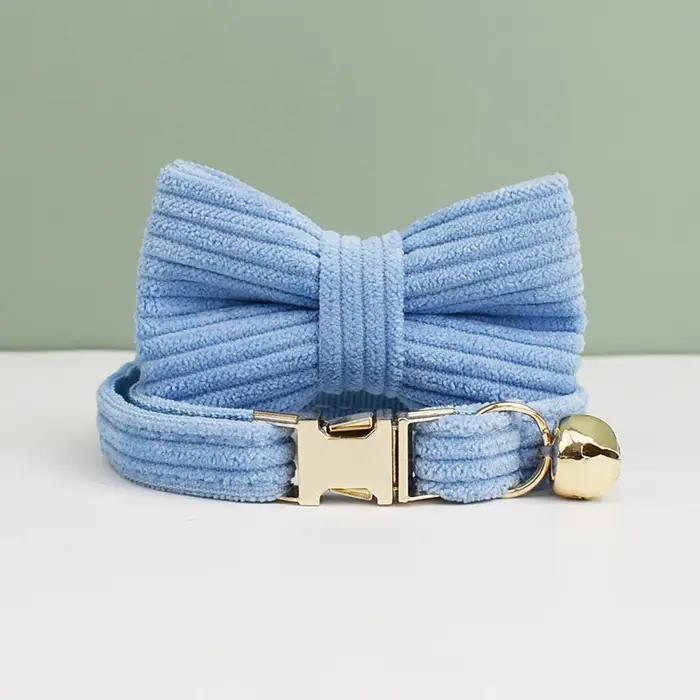 Collier de chat en velours côtelé avec plaque signalétique