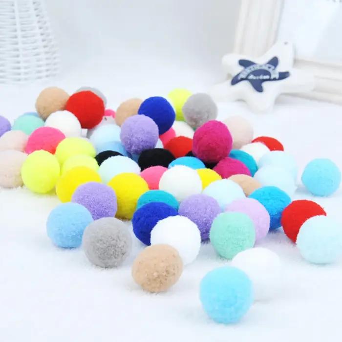 Balle en peluche à pompon pour chat